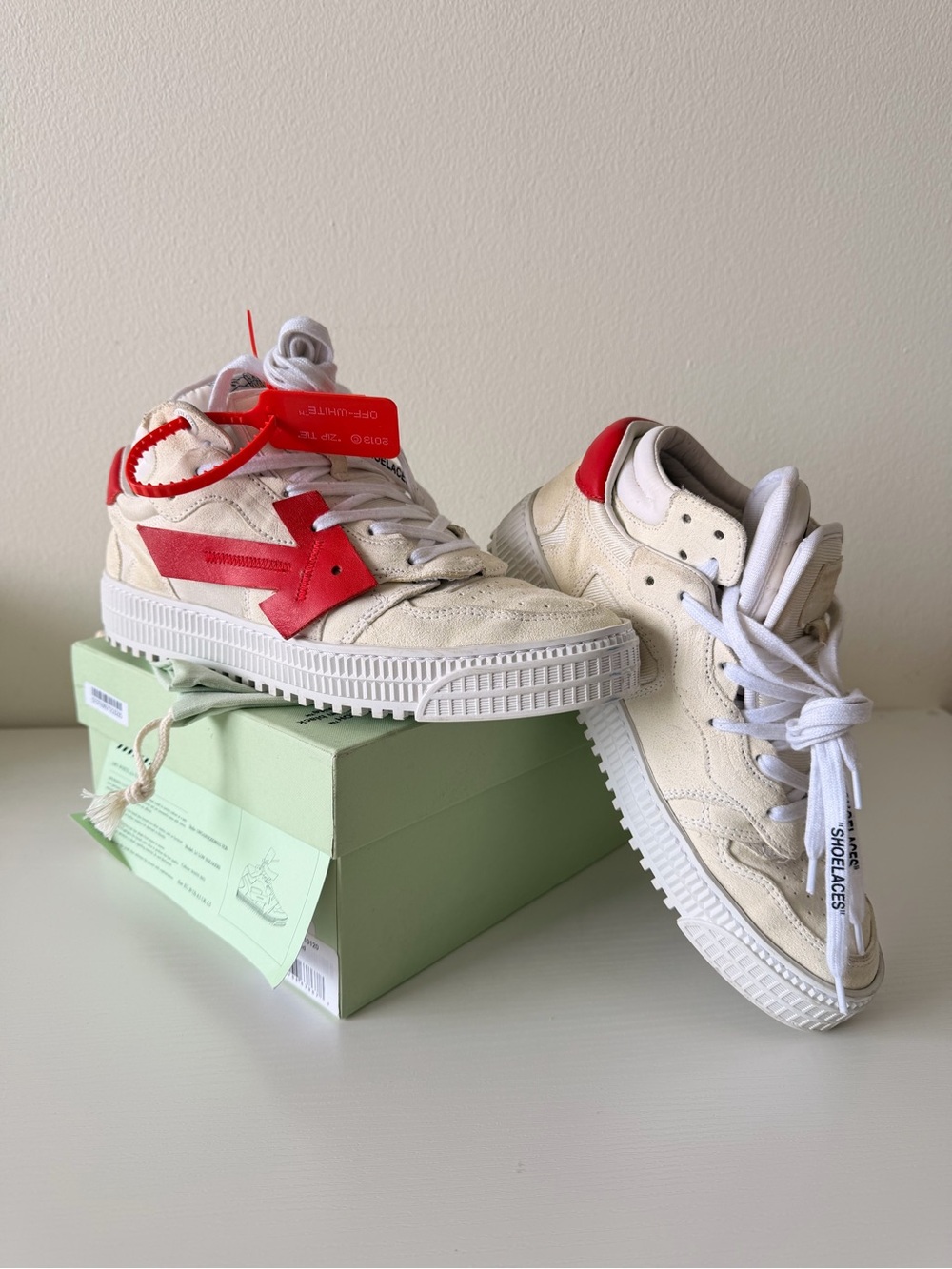 Off-White Cream and Red Low-Top Sneakers Size 39 Women